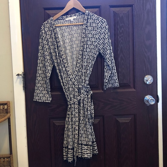 Dresses & Skirts - Max Studio Geo Wrap Dress